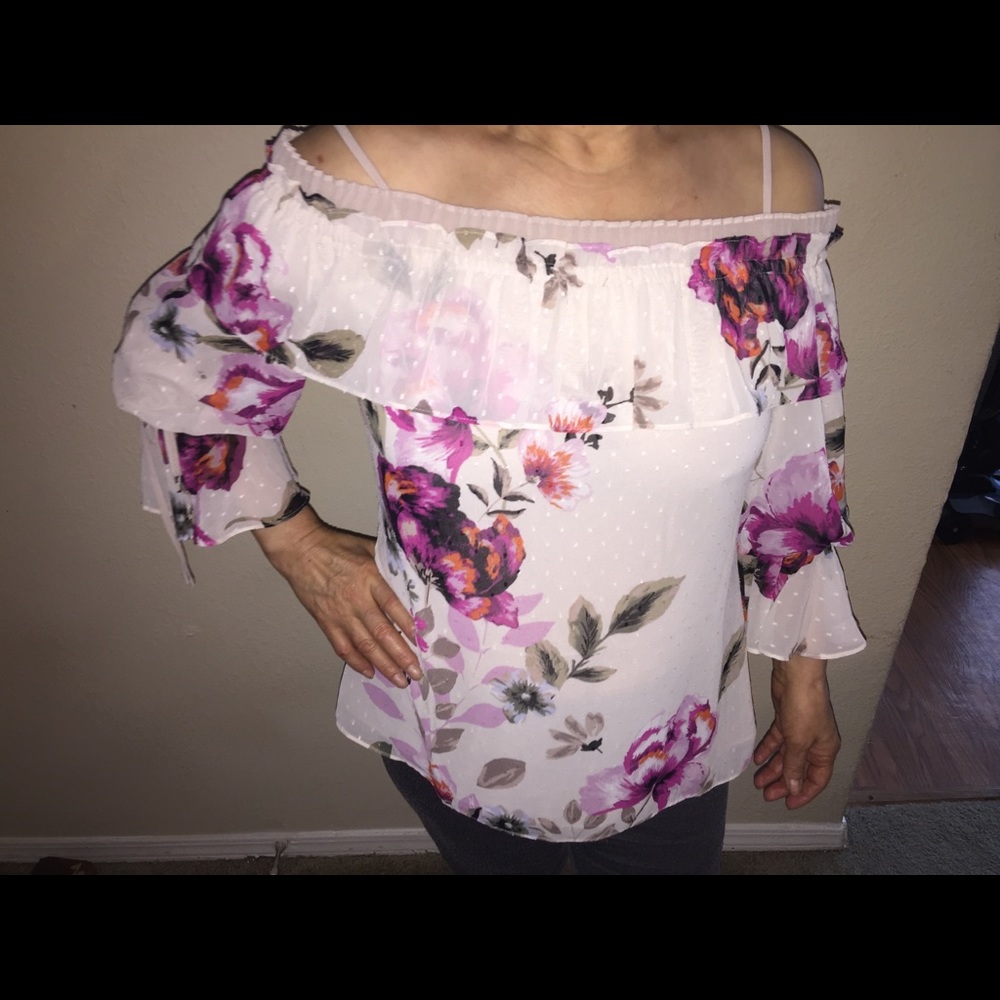 🌺White House Black Market Blouse 🌺